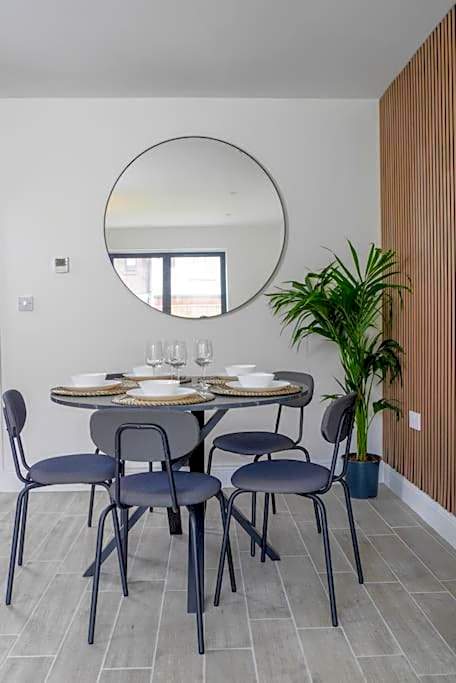 Durham, Free Parking, Central - Modern House