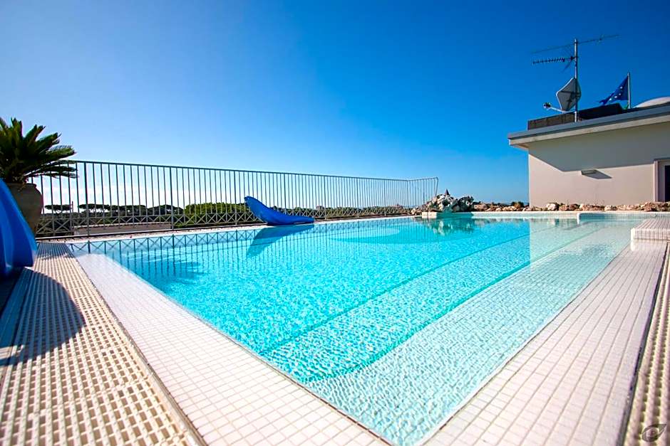 Verdeluna ApartHotel