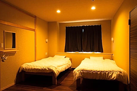 Japanese Style Family Room with 2 Single Beds and Shared Bathroom
