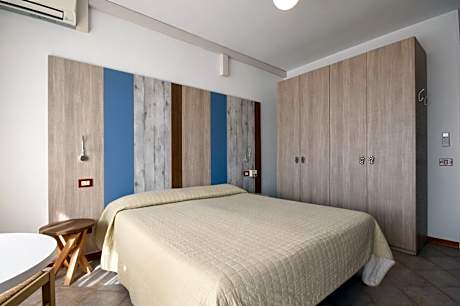 One-Bedroom Apartment (4 Adults) with Balcony or Terrace