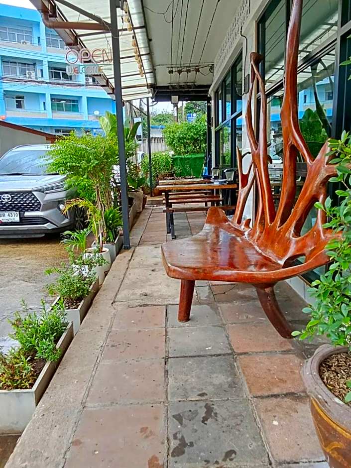 โรงแรมควีนส์ (Queen)