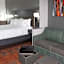 Holiday Inn Express & Suites Shawnee-Kansas City West By IHG