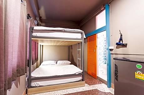 Quadruple Room with Private Bathroom