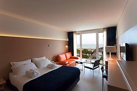 Junior Suite with Sea View and Beach Access