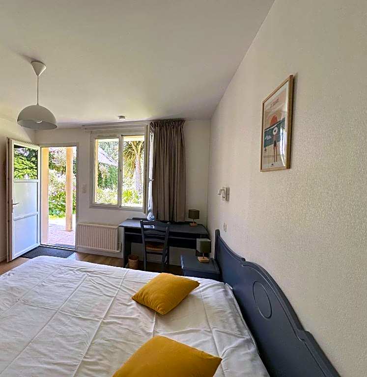 Logis Hôtel La Demeure du Perron