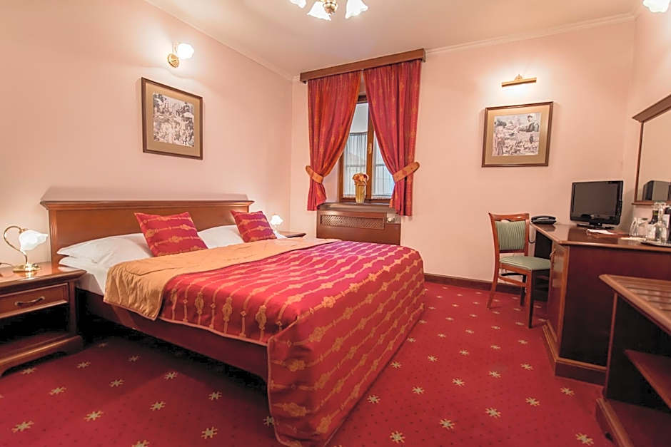 Hotel Octarna - Free On-site Parking