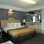 Village Inn & Suites - Smithville