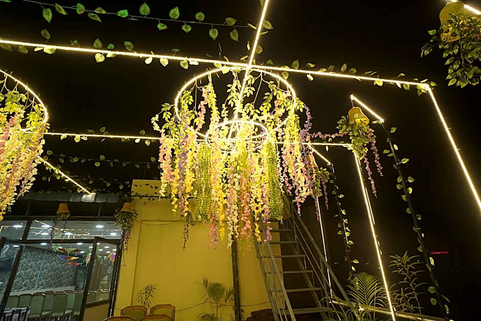 Hotel Adhiraj Inn