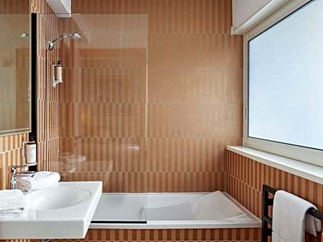 Classic Triple Room with One Double and One Single Beds - City View