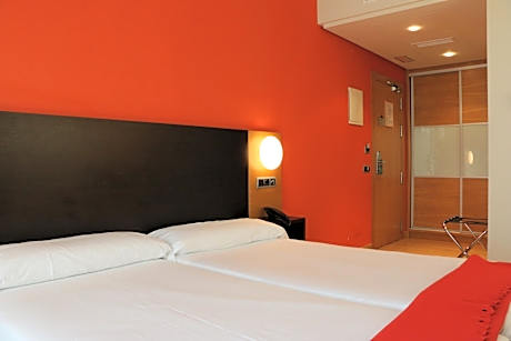 Twin Room with Sand Dune View - Ground Floor