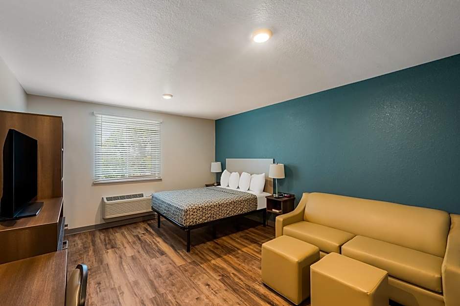 WoodSpring Suites West Palm Beach