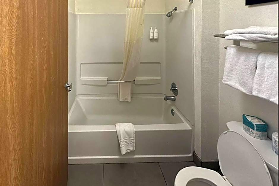 Country Inn & Suites by Radisson, Monterey Beachfront-Marina, CA