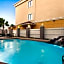 Days Inn & Suites by Wyndham Houston Hobby Airport