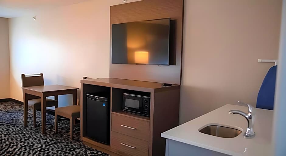 Clarion Pointe Indianapolis Airport