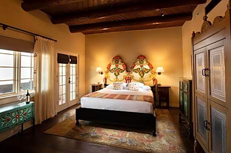 Deluxe King Suite