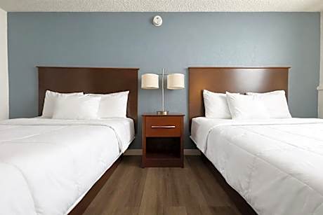 Hotel 8