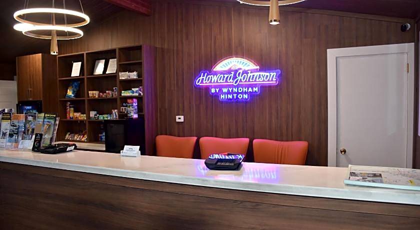 Howard Johnson by Wyndham Hinton