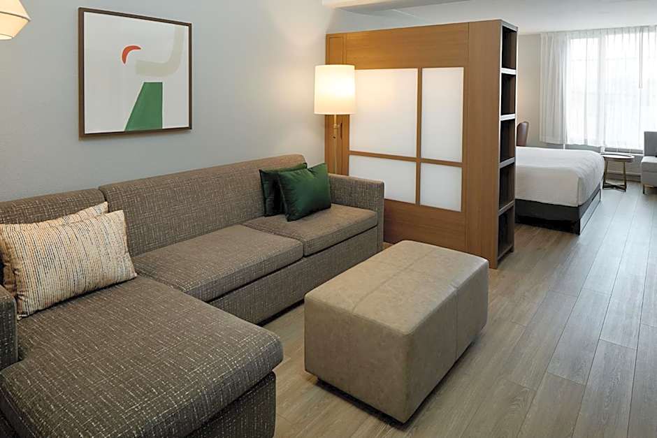 Holiday Inn & Suites Montreal Airport by IHG