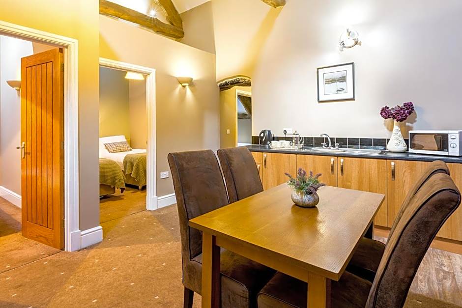 The Lounge Hotel & Bar