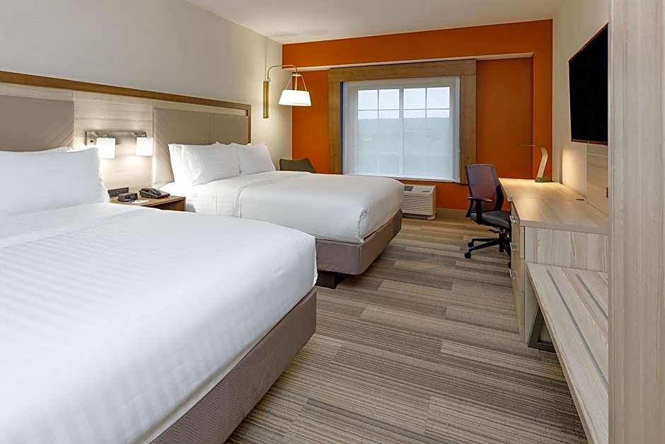 Holiday Inn Express & Suites Sturbridge By IHG