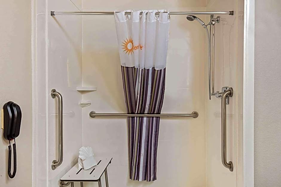 La Quinta Inn & Suites by Wyndham Las Vegas Nellis