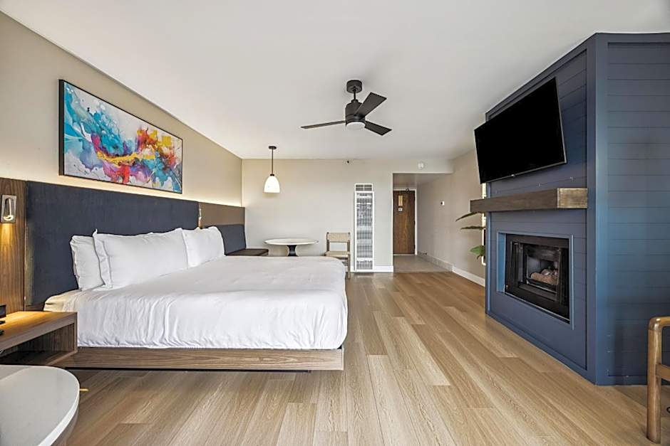 456 Embarcadero Inn & Suites
