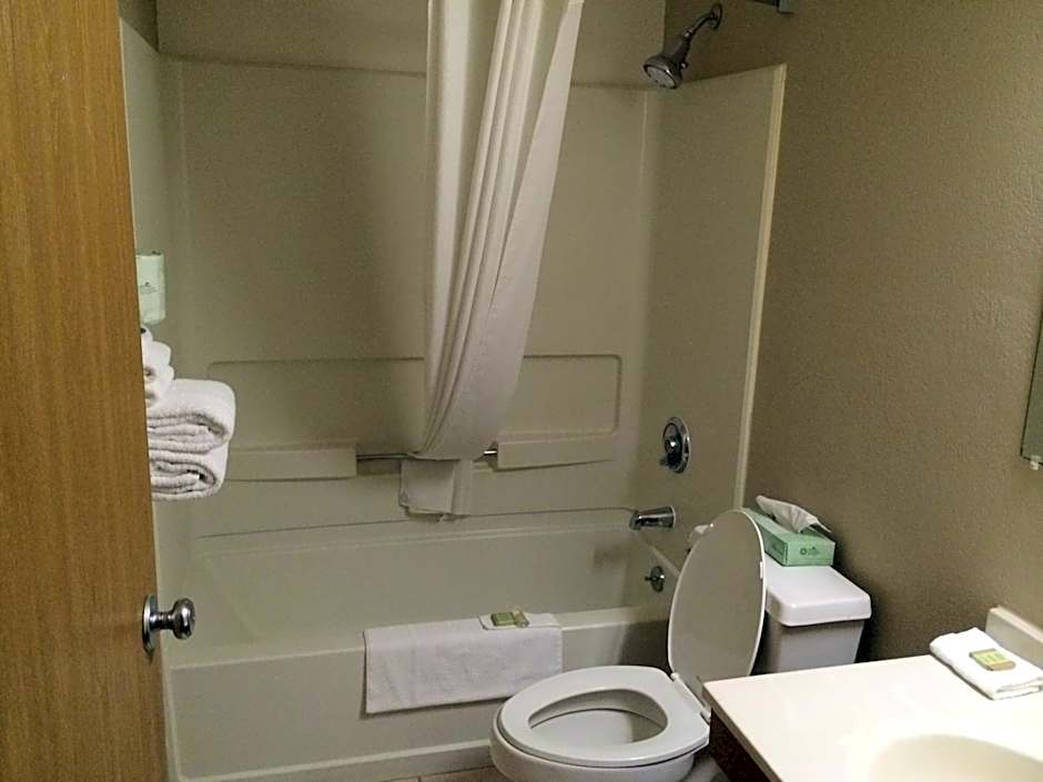 Super 8 by Wyndham Knoxville