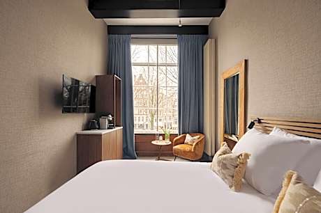 Deluxe double room with canal view