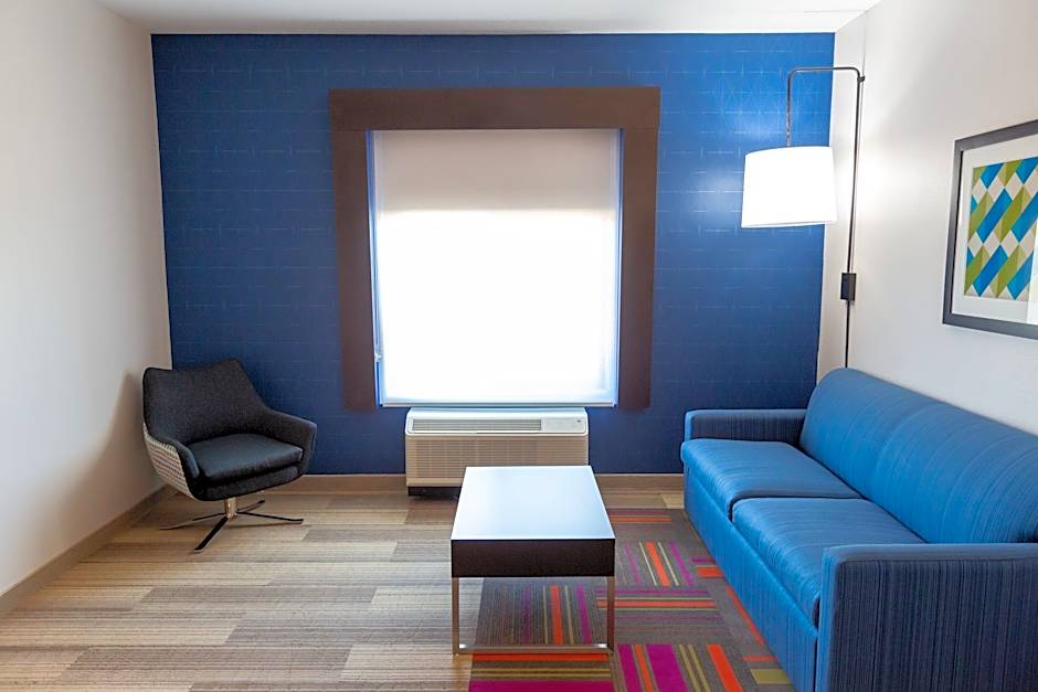 Holiday Inn Express And Suites Kingfisher By IHG