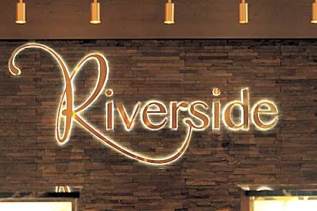 Riverside Lodge Hotel