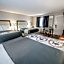 RIVER OAK INN