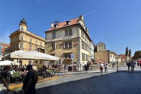 Hotel U 3 Pstrosu