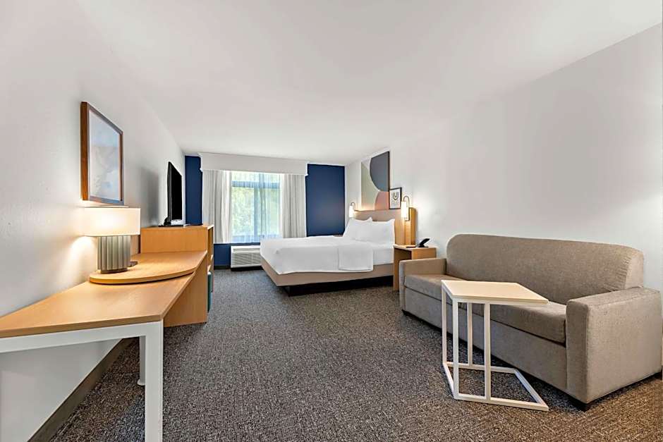 Spark by Hilton Tupelo