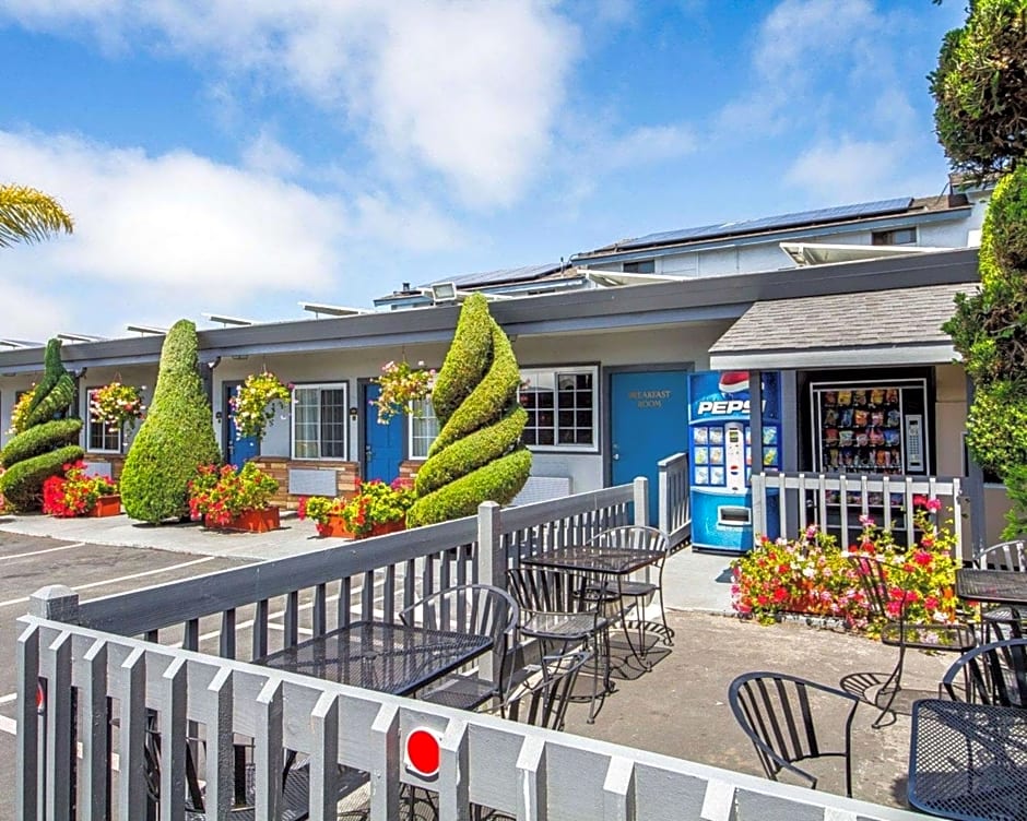 Blu Pacific Hotel