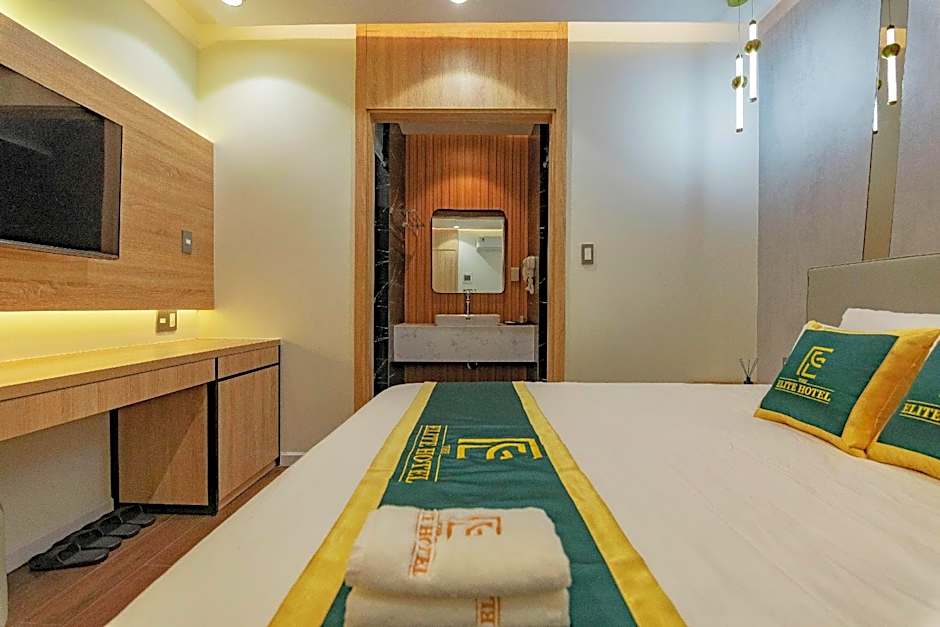 Photo 1 of 9 of Superior 1 King Bed