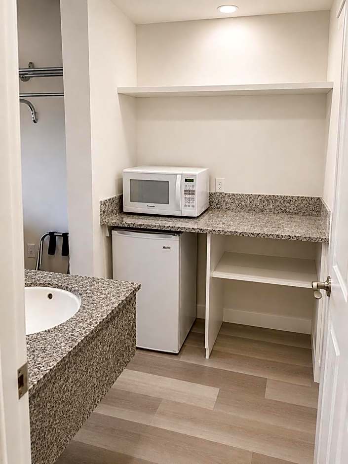 Days Inn by Wyndham Lake Point