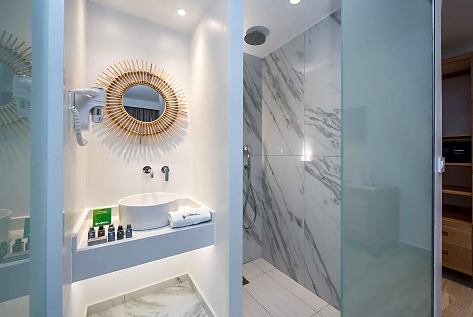 Solimar White Pearl - Adults Only