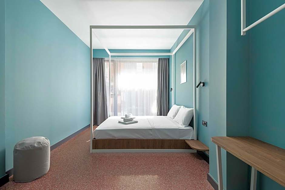 Zeus is Loose Hostel