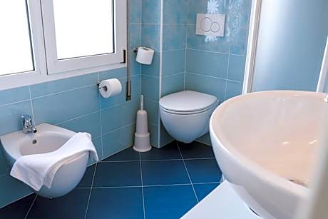 Single Room with Pool View