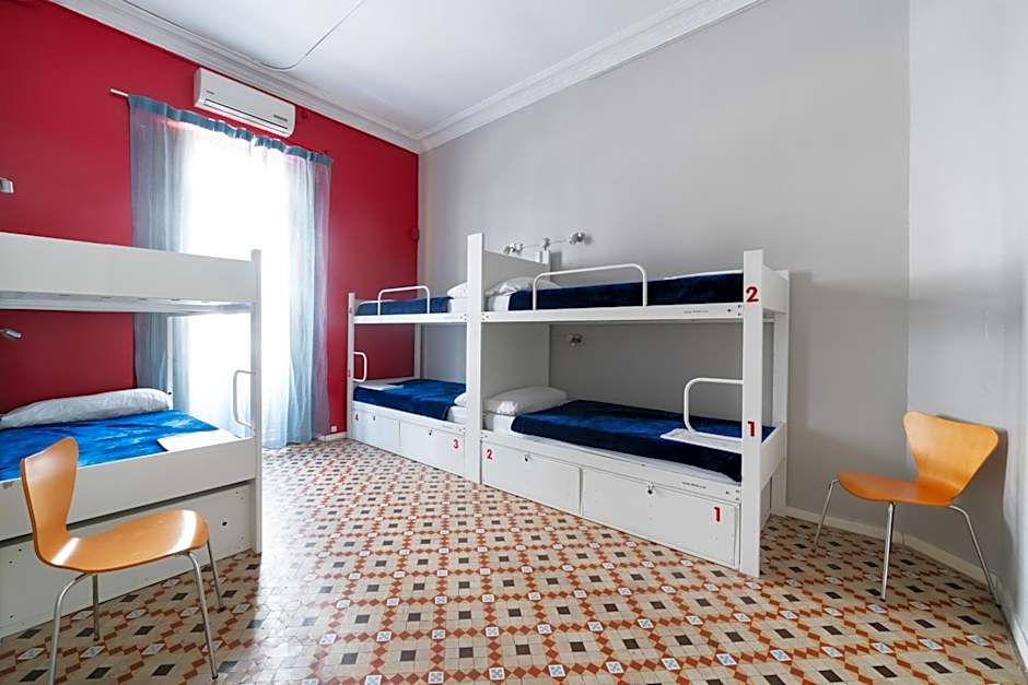 Photo 1 of 6 of Bed in Dormitory Room (6 adults)