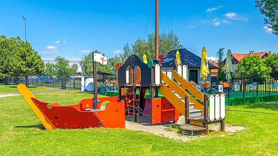 Hotel AquaCity Riverside