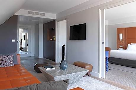 Champagne Suite, 1 Bedroom Suite, 1 King, Eiffel Tower View, Terrace