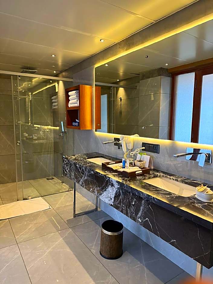 The Avenue Center Hotel