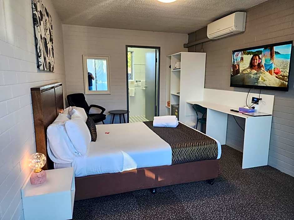 Crest Motor Inn
