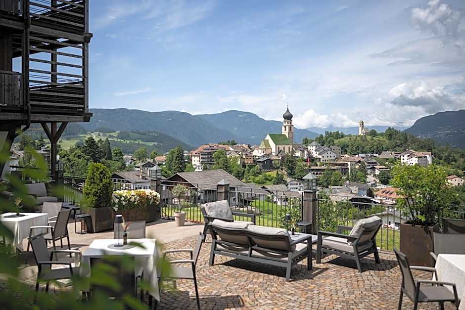 Hotel Emmy - five elements