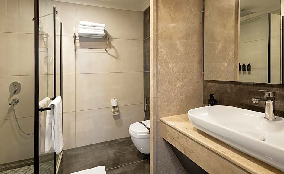 Lilium Hotel & Suites