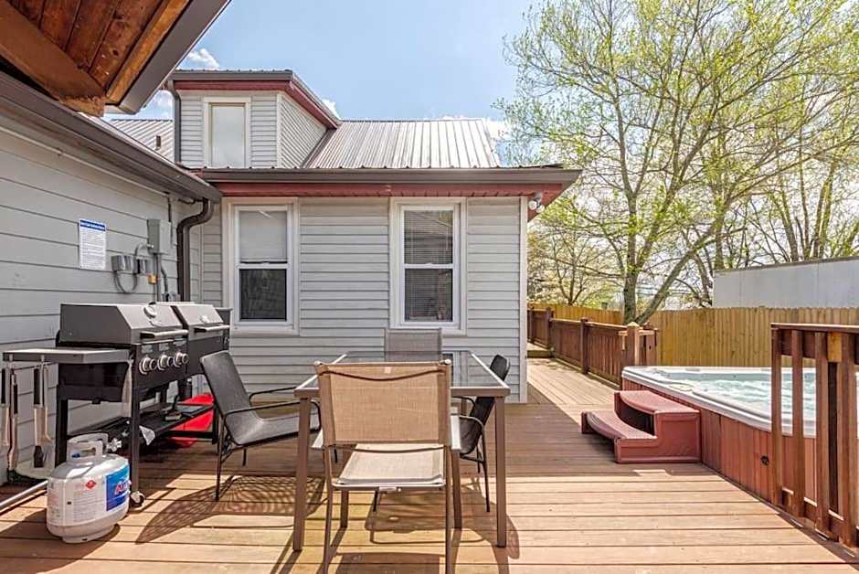 Mayor's Large Family House Hot Tub Sleeps 16 Piano, 2 Kitchens, Ark 5 Mins