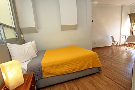Queen Suite with City View