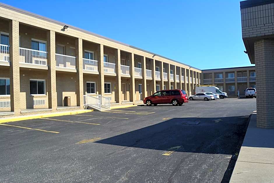 Super 8 by Wyndham Windsor/Dougall