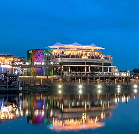 Lakeside Dorchester Lodge - Hot Tub with Fishing Peg